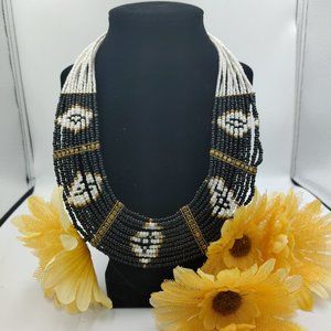 A BEAUTIFUL SEED BEADED COLLAR NECKLACE